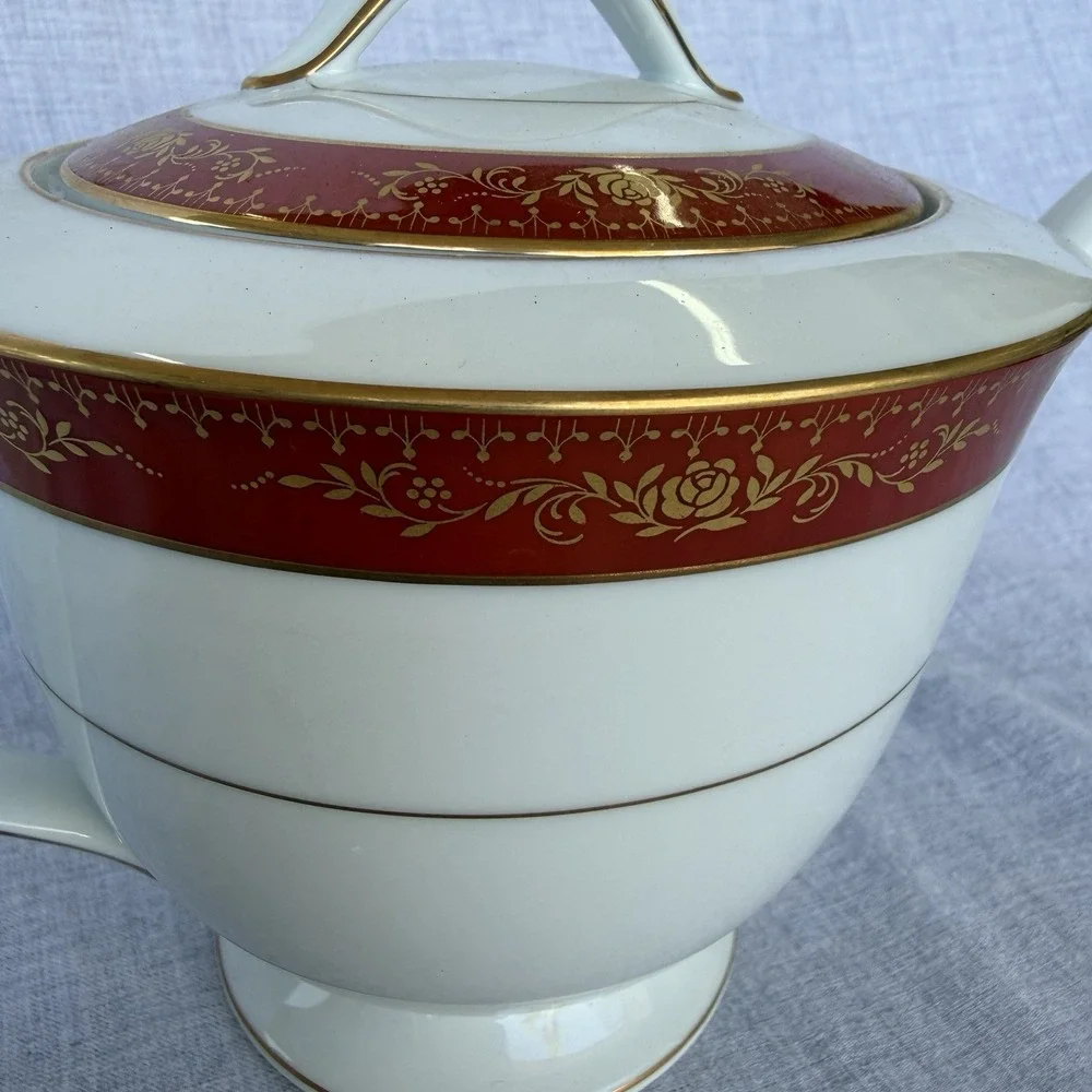 MINT! Noritake Goldhill 6613 Teapot with Lid Vintage Fine Porcelain Maroon Gold
